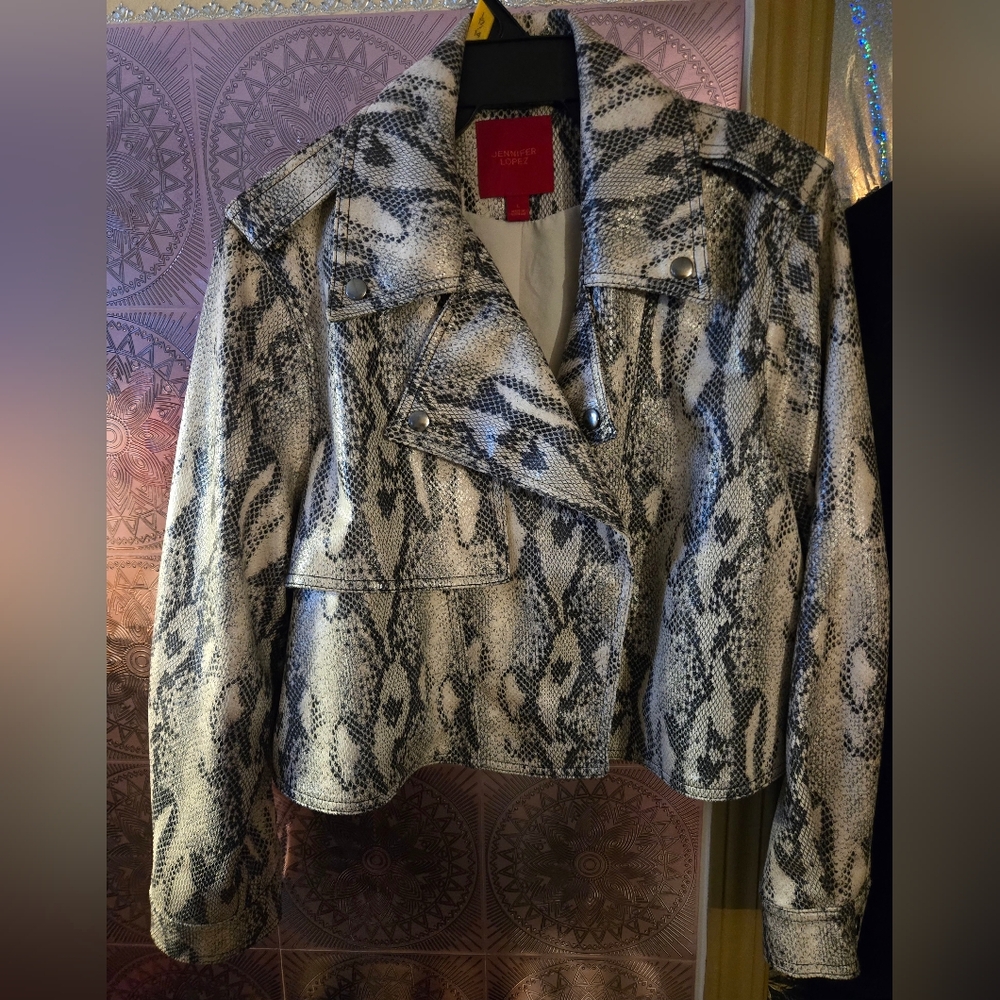 Faux leather cropped jacket